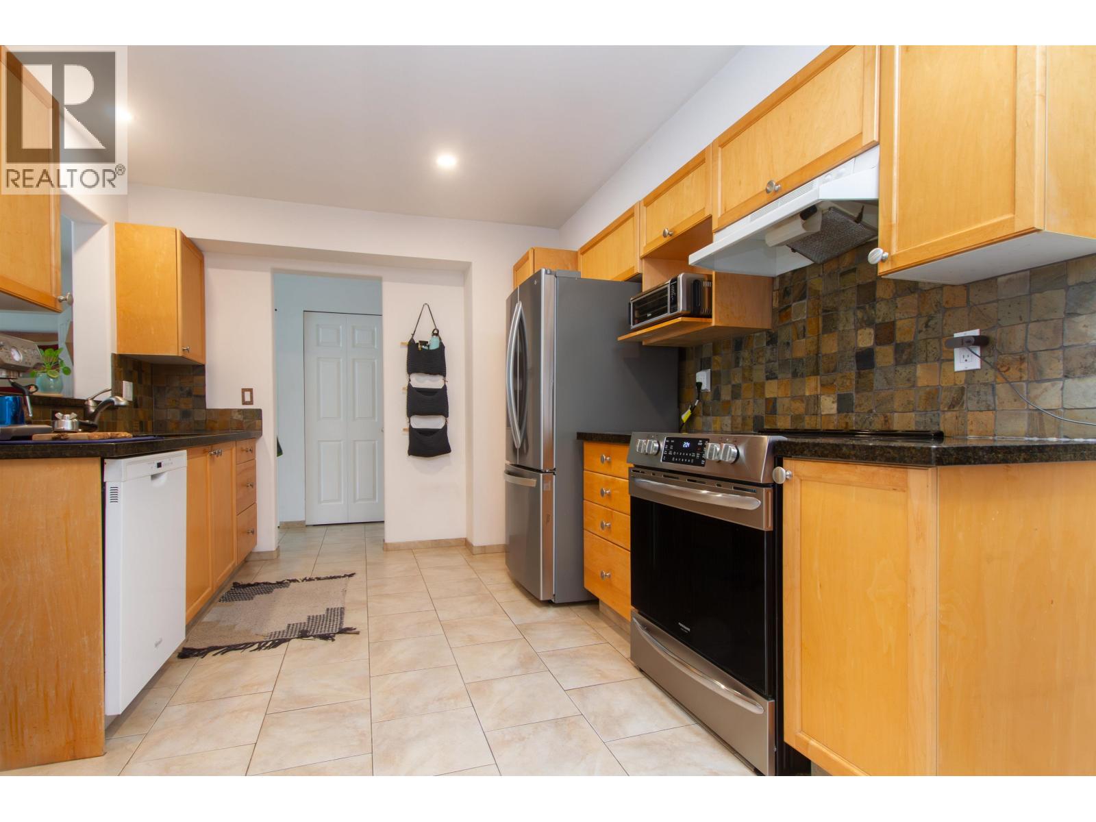 310 1466 Pemberton Avenue, Squamish, British Columbia V8B 0K1 - Photo 8 - R3067565