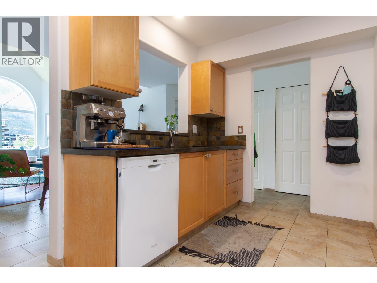 310 1466 Pemberton Avenue, Squamish, British Columbia V8B 0K1 - Photo 9 - R3067565