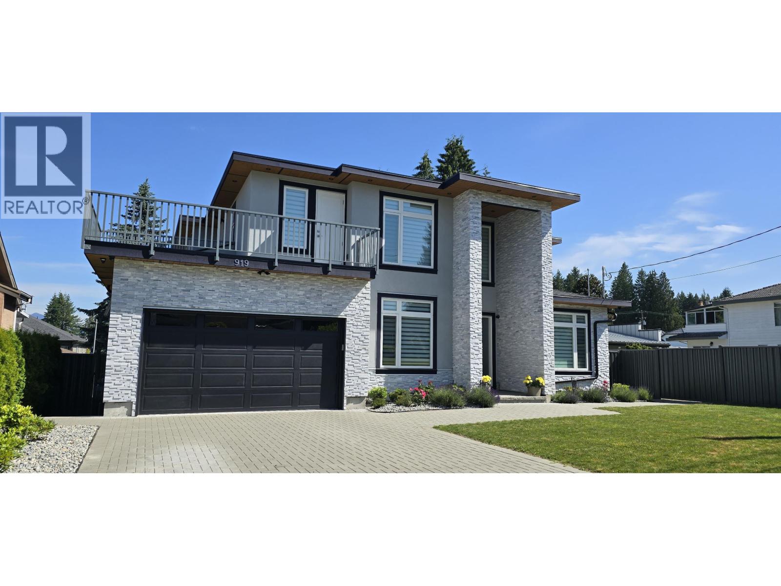 919 Runnymede Avenue, Coquitlam, British Columbia  V3J 2V3 - Photo 1 - R3067572