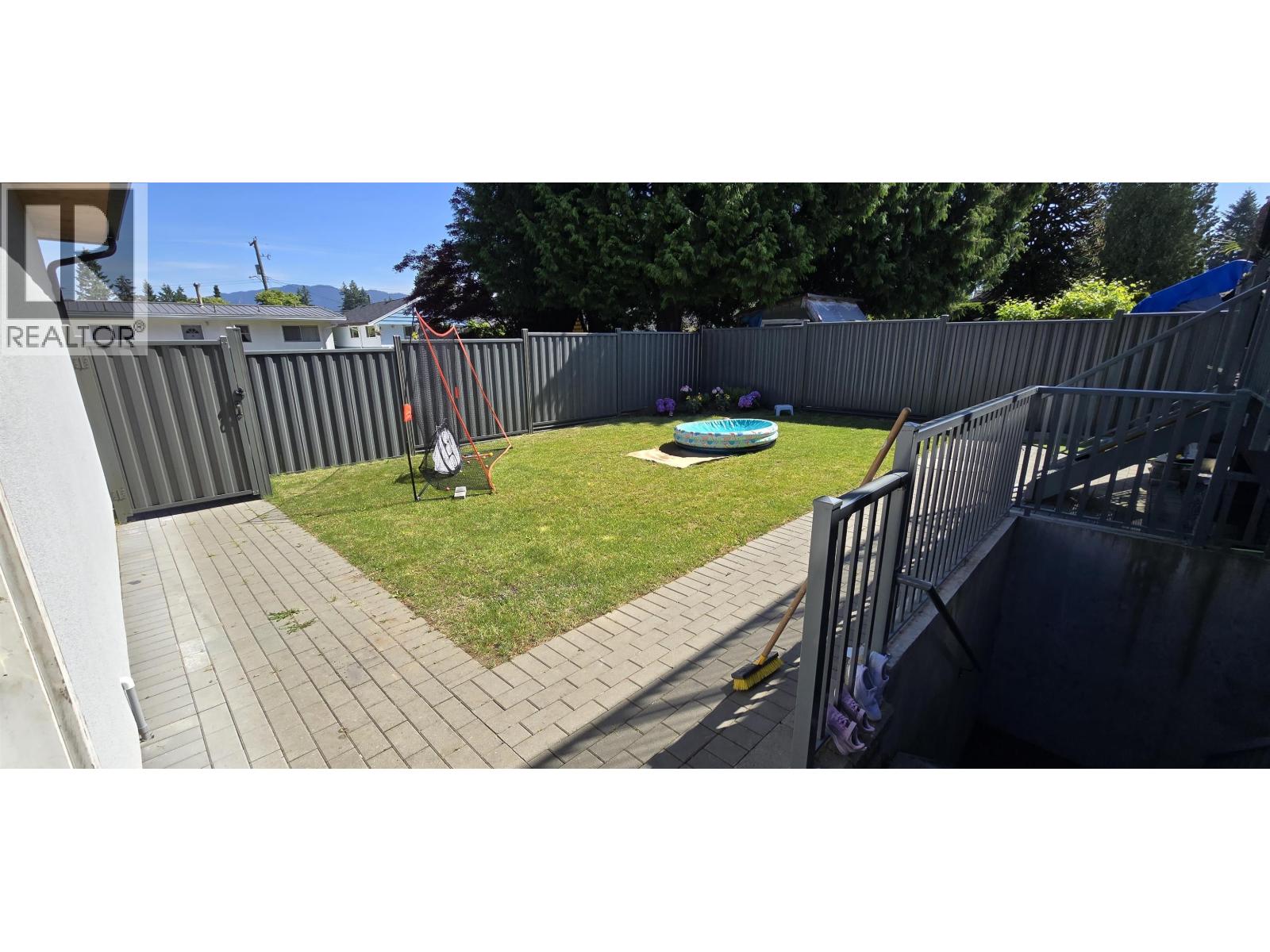 919 Runnymede Avenue, Coquitlam, British Columbia  V3J 2V3 - Photo 3 - R3067572