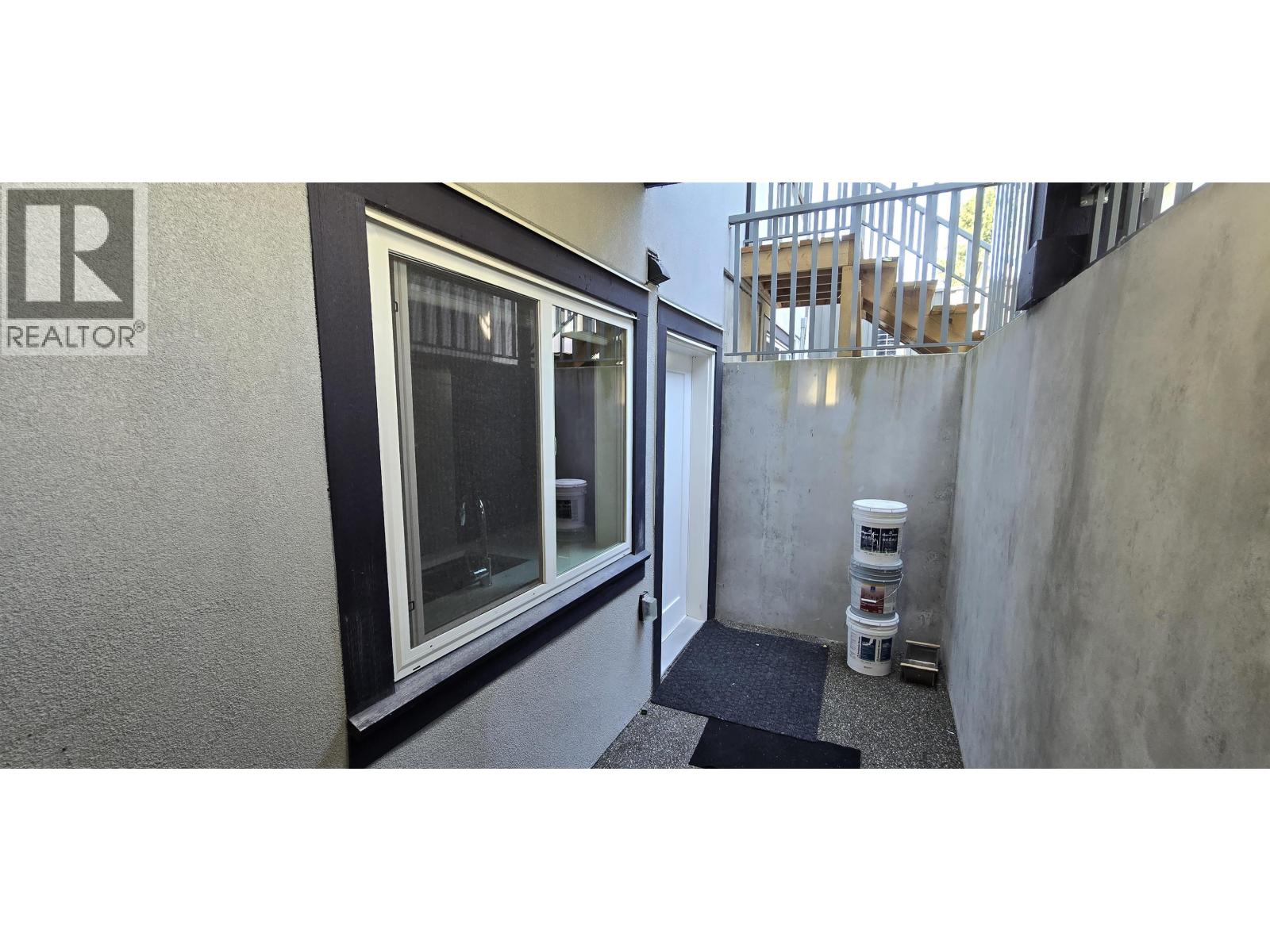 919 Runnymede Avenue, Coquitlam, British Columbia  V3J 2V3 - Photo 4 - R3067572