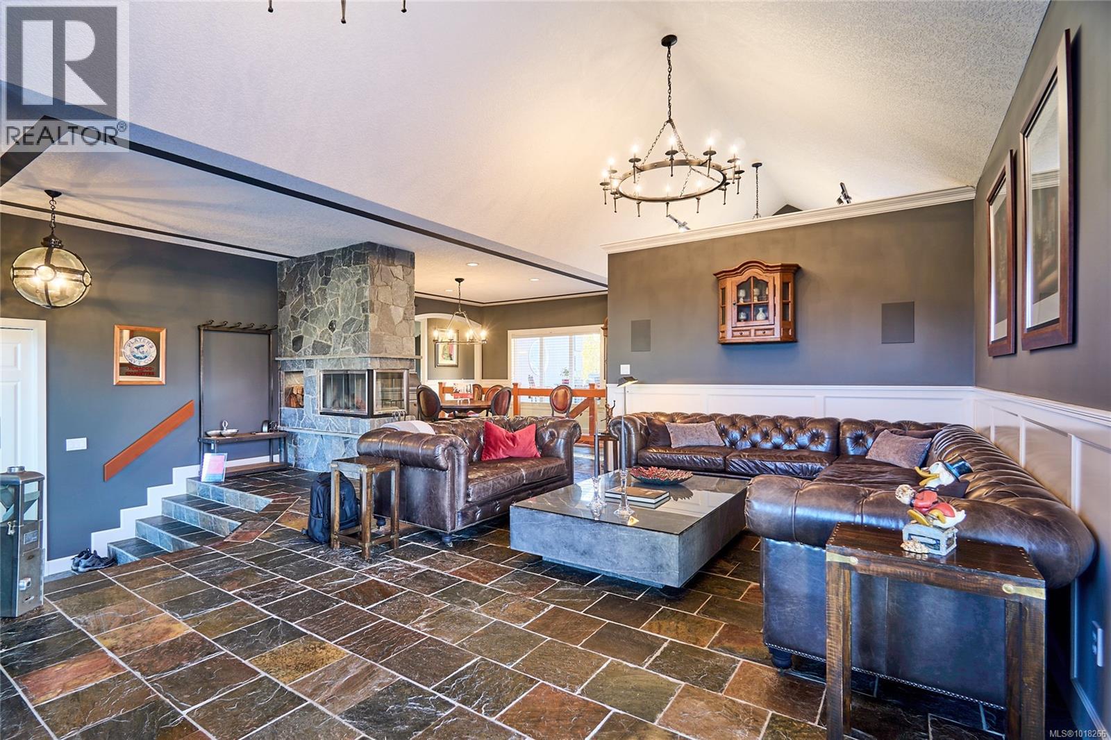 Property at 301 Mount Royal Pl image 2