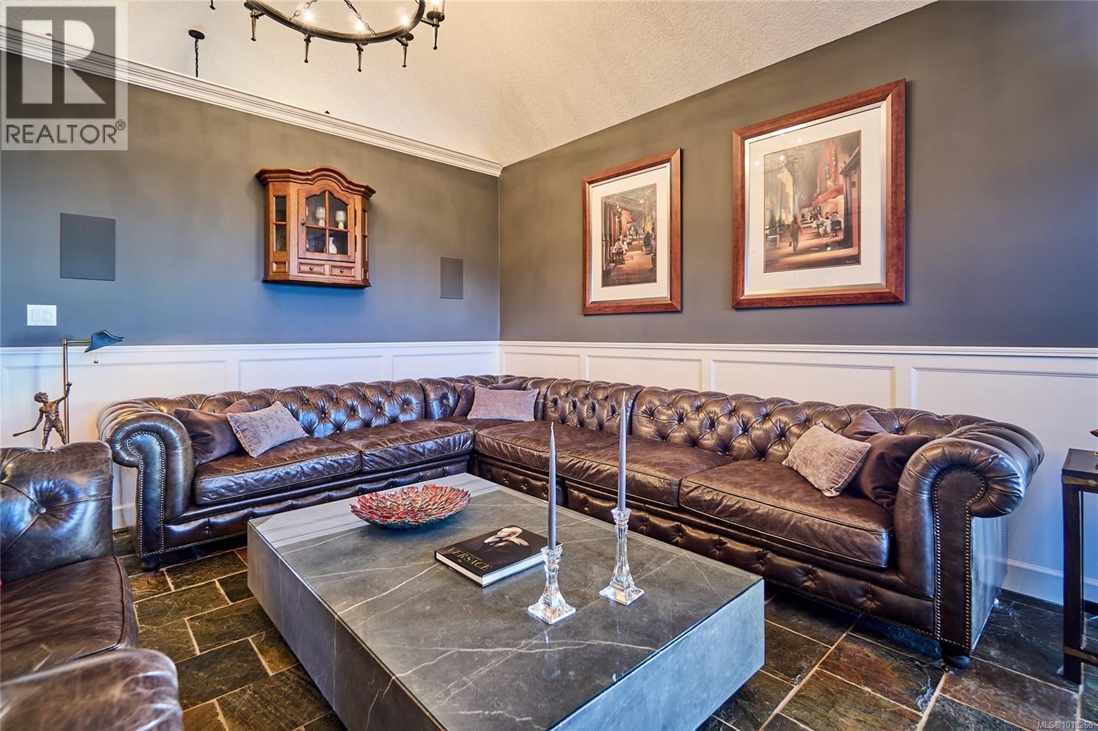 Property at 301 Mount Royal Pl image 4