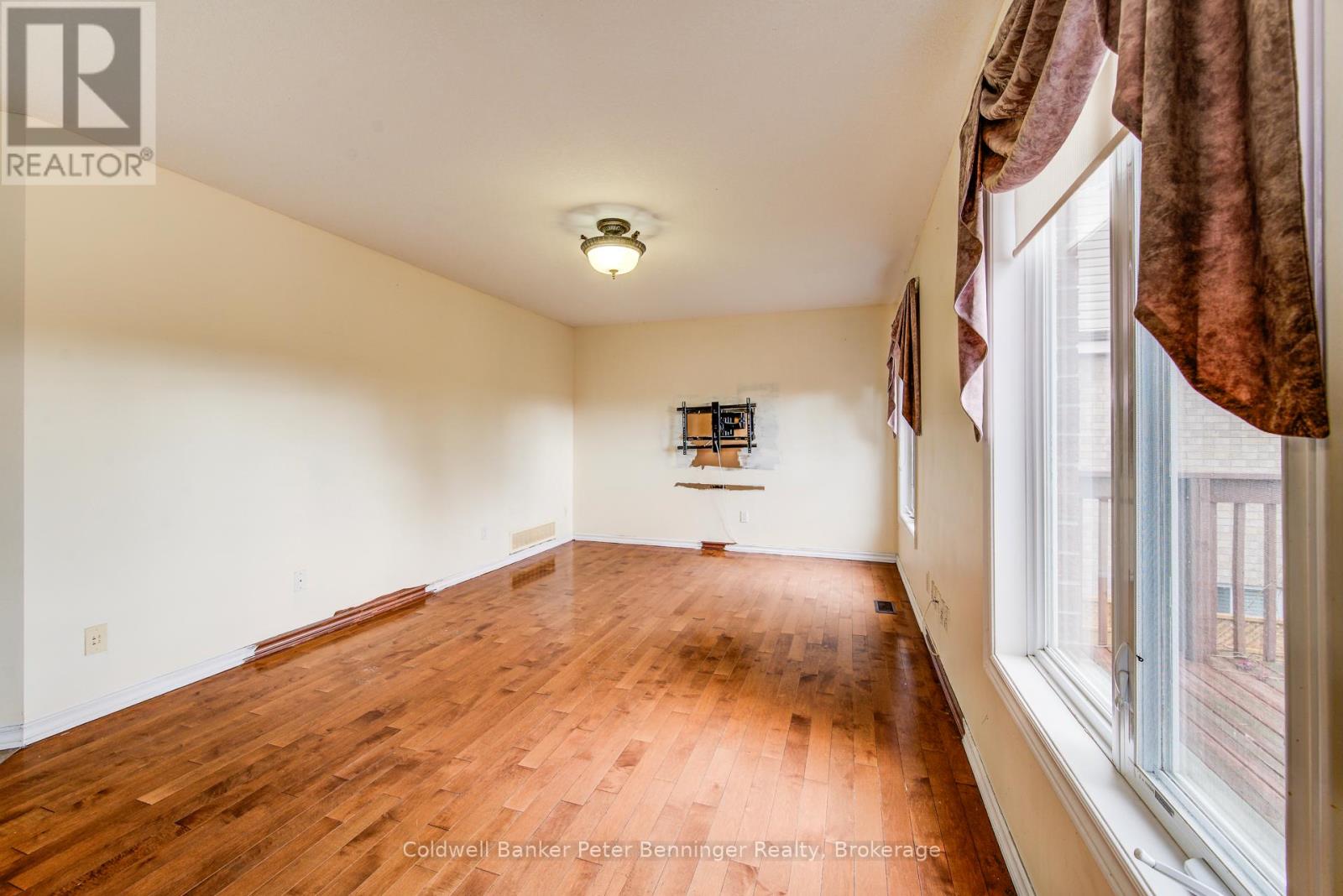 142 Severn Drive, Guelph, Ontario  N1E 7K5 - Photo 14 - X12546866