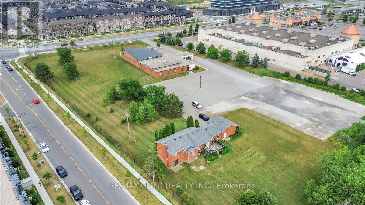 307 - 95 Attmar Drive, Brampton, Ontario  L6P 0Y6 - Photo 5 - W12546716