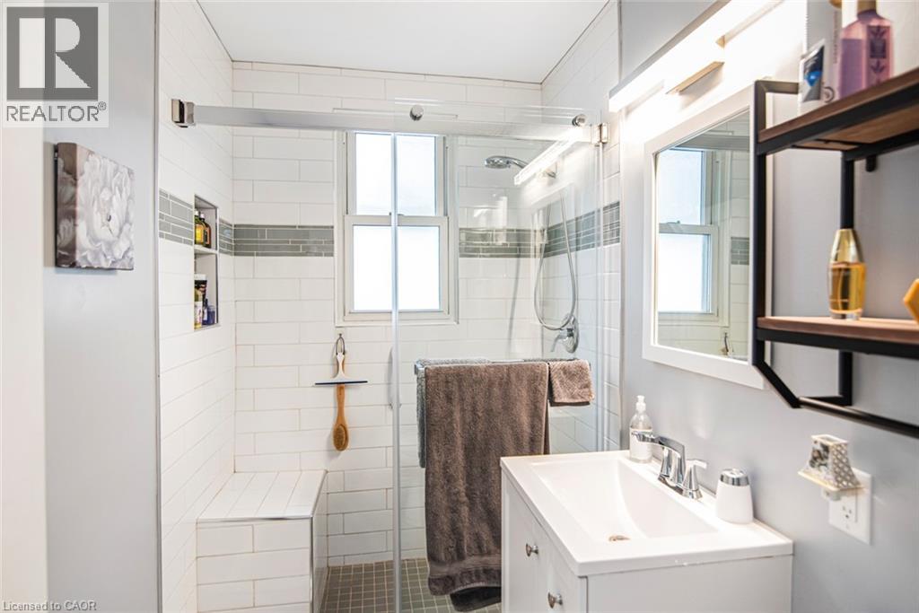 199 East 21st Street, Hamilton, Ontario L8V 2T6 - Photo 27 - 40788422