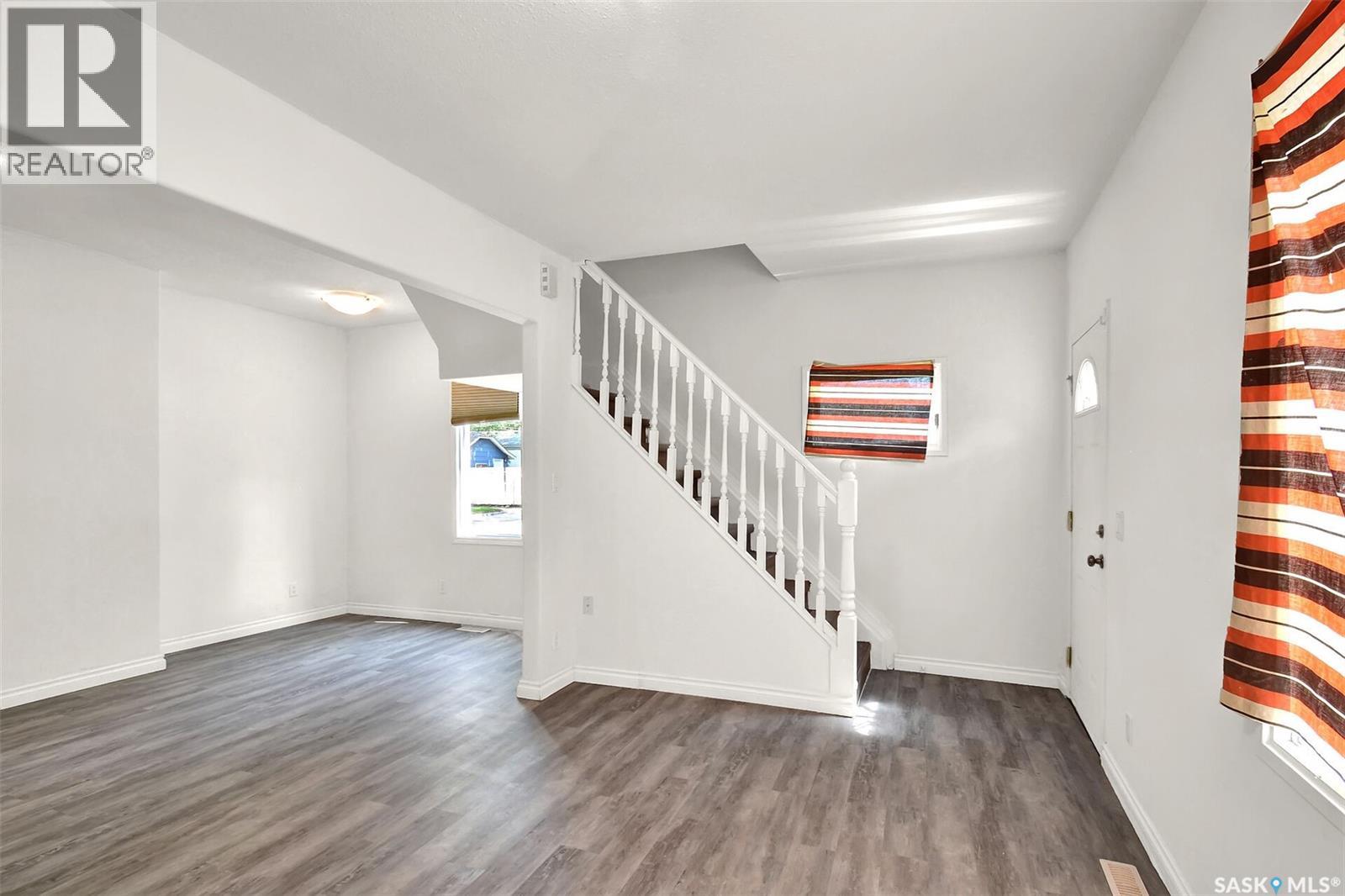 202 32nd Street W, Saskatoon, Saskatchewan  S7L 0S4 - Photo 2 - SK024089