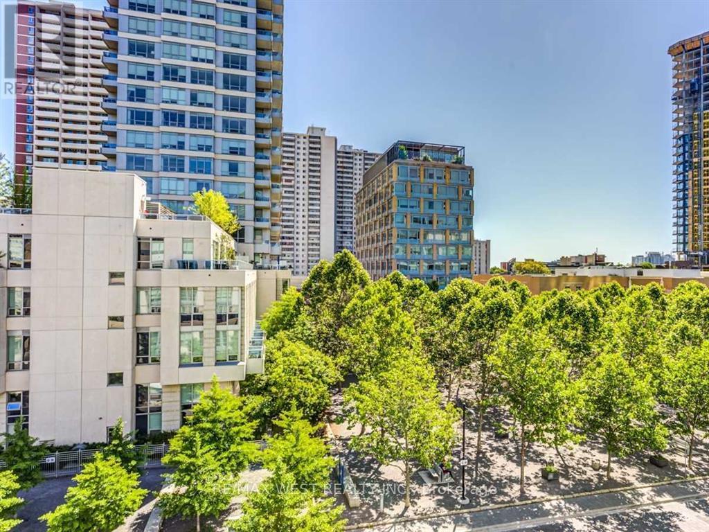 302 - 150 Homewood Avenue, Toronto, Ontario  M4Y 2J6 - Photo 3 - C12546878