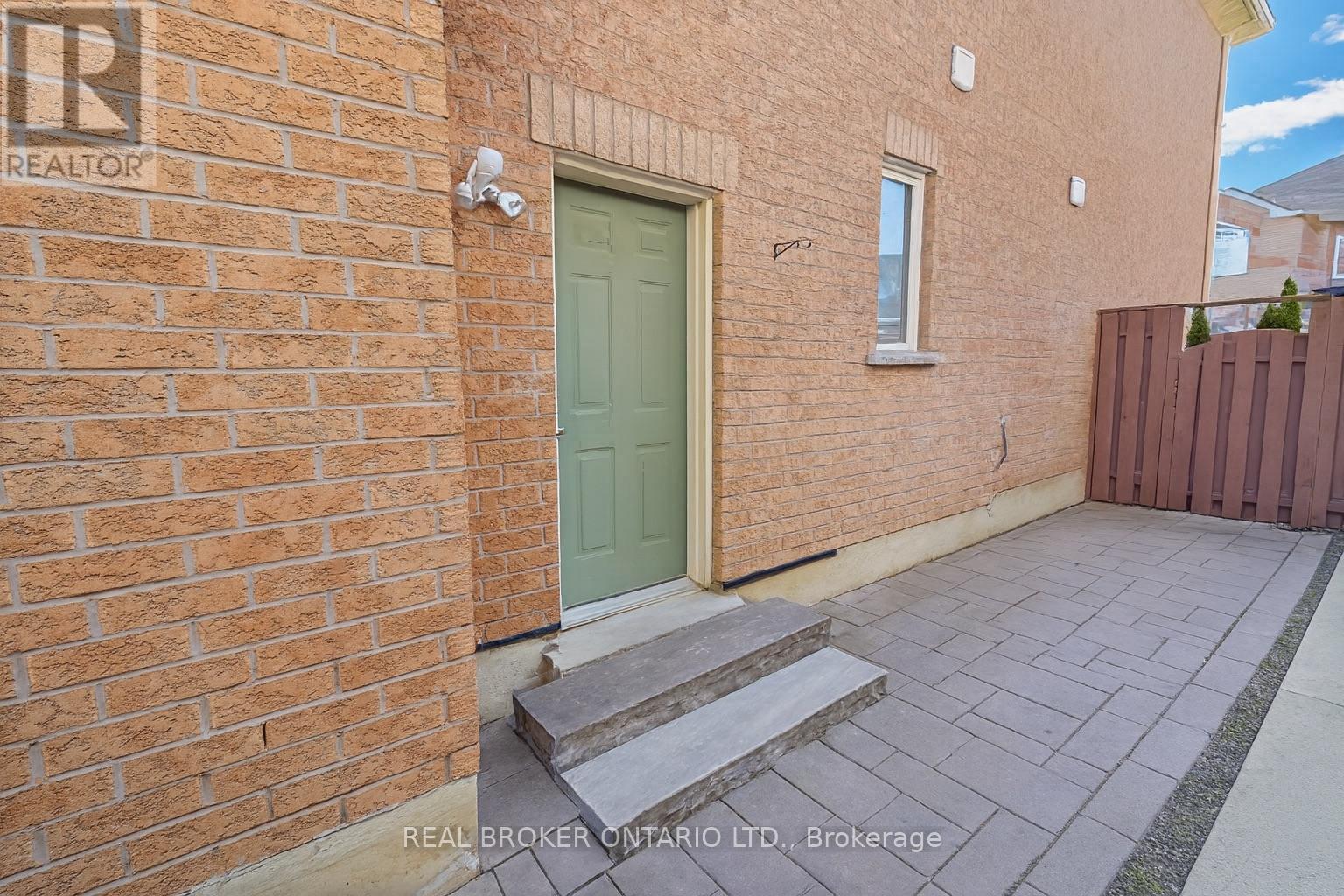 210 Miller Drive, Halton Hills, Ontario L7G 6N3 - Photo 13 - W12542472