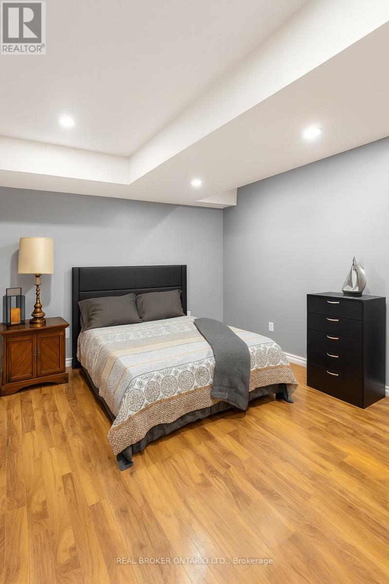 210 Miller Drive, Halton Hills, Ontario L7G 6N3 - Photo 15 - W12542472