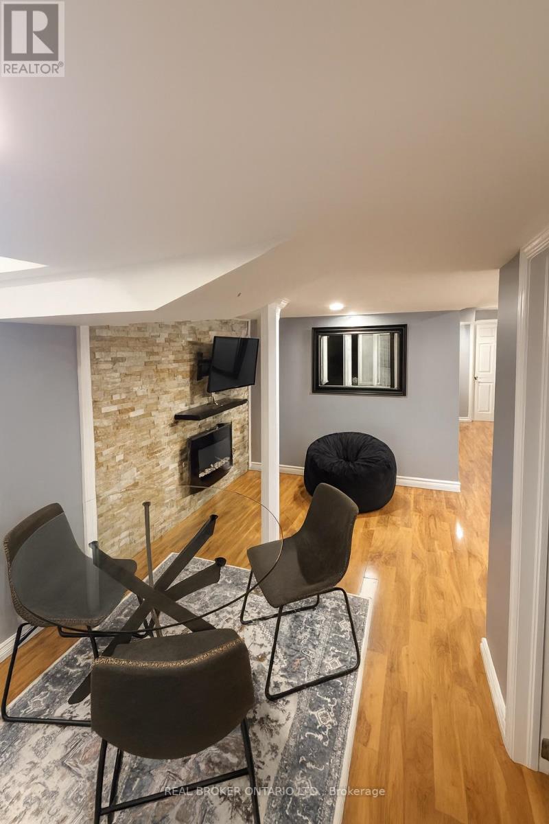 210 Miller Drive, Halton Hills, Ontario L7G 6N3 - Photo 10 - W12542472