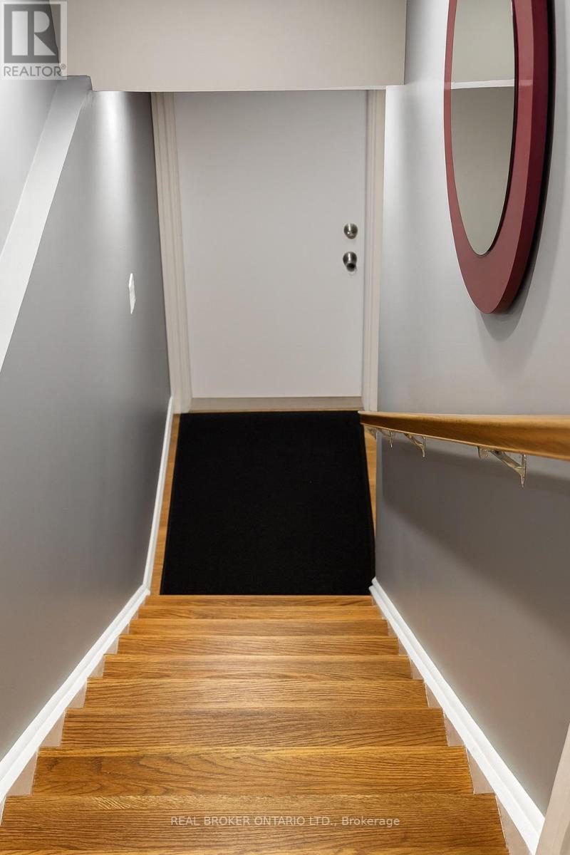 210 Miller Drive, Halton Hills, Ontario L7G 6N3 - Photo 2 - W12542472