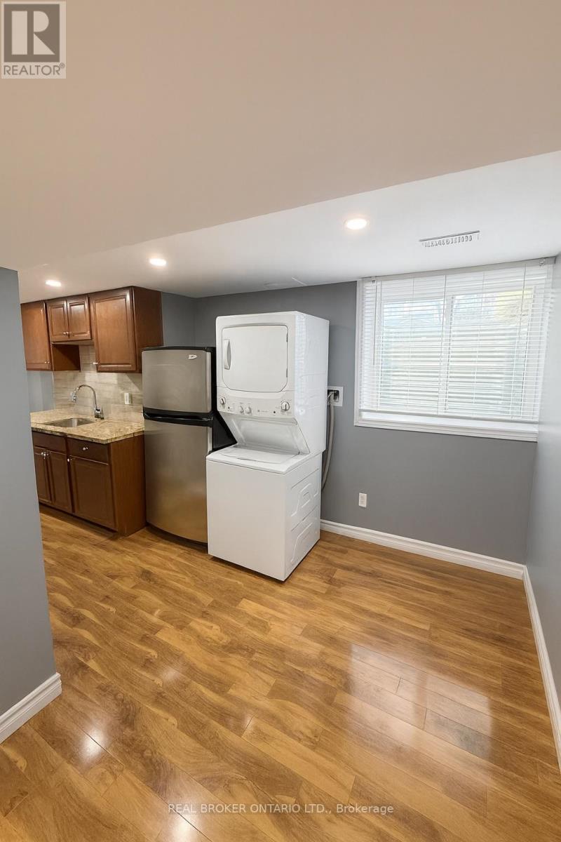 210 Miller Drive, Halton Hills, Ontario L7G 6N3 - Photo 5 - W12542472