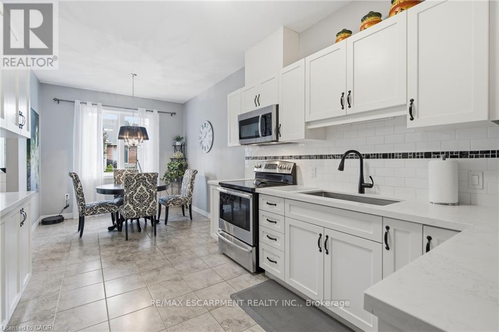 4 Hillgartner Lane, Hamilton, Ontario  L0R 1C0 - Photo 11 - X12542536