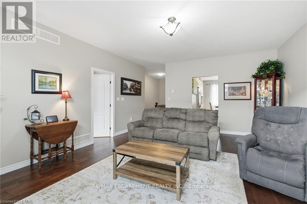 4 Hillgartner Lane, Hamilton, Ontario  L0R 1C0 - Photo 16 - X12542536