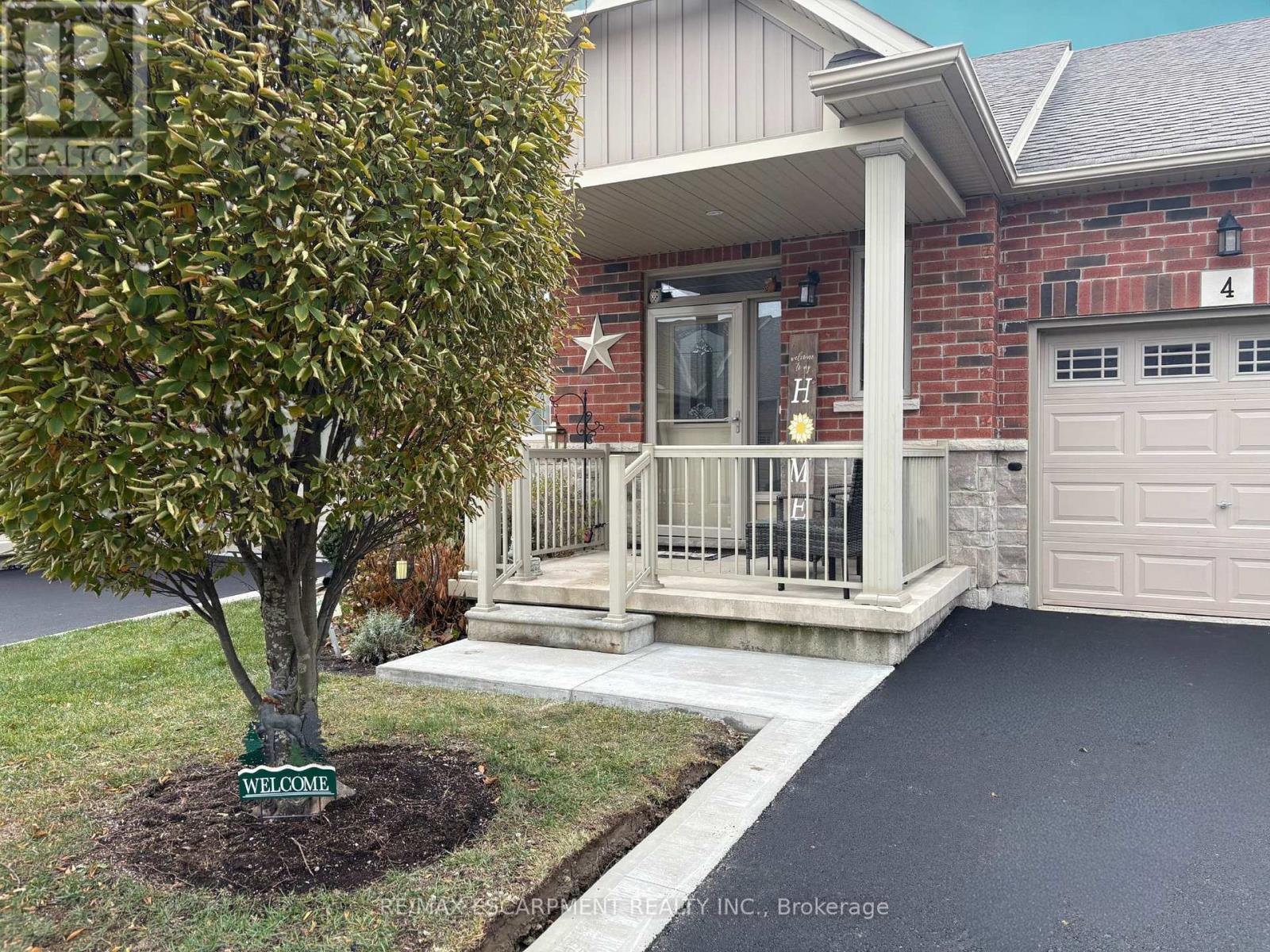 4 Hillgartner Lane, Hamilton, Ontario  L0R 1C0 - Photo 3 - X12542536