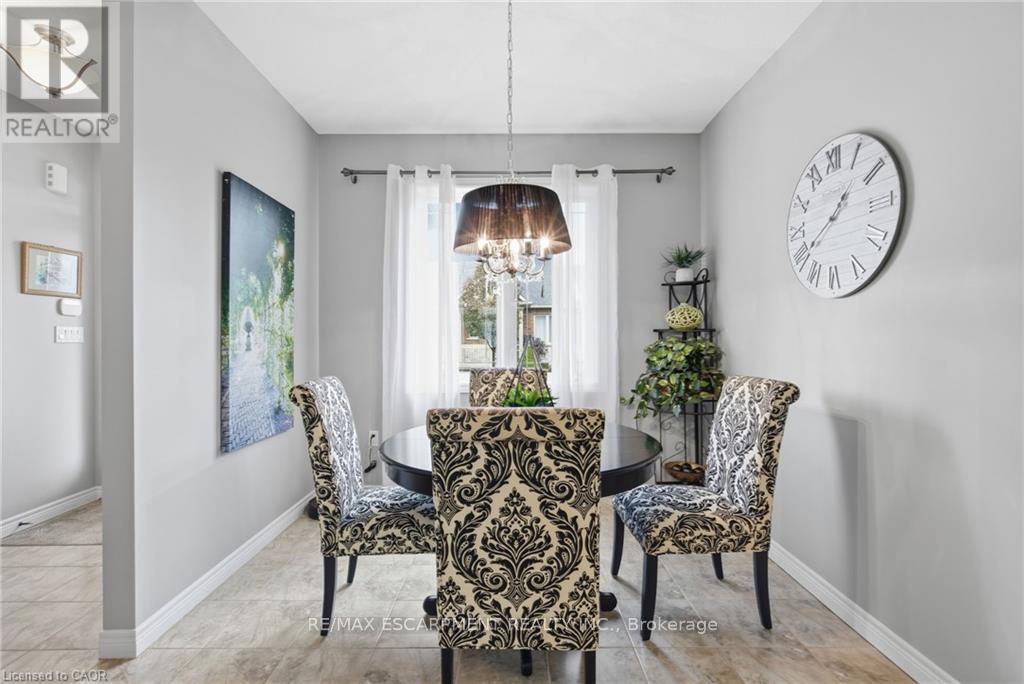 4 Hillgartner Lane, Hamilton, Ontario  L0R 1C0 - Photo 8 - X12542536