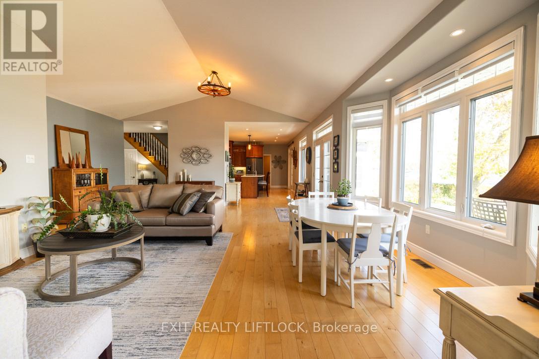 129 Stinson's Bay Road, Kawartha Lakes, Ontario  K0M 1N0 - Photo 11 - X12547026