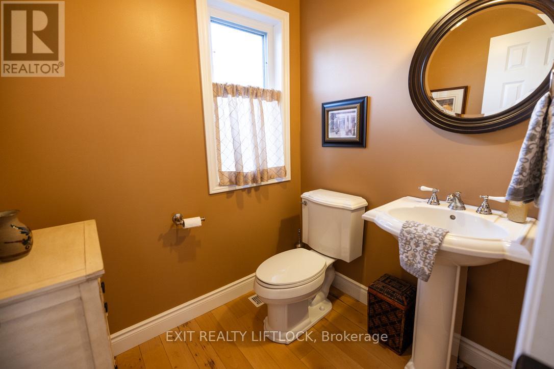129 Stinson's Bay Road, Kawartha Lakes, Ontario  K0M 1N0 - Photo 33 - X12547026
