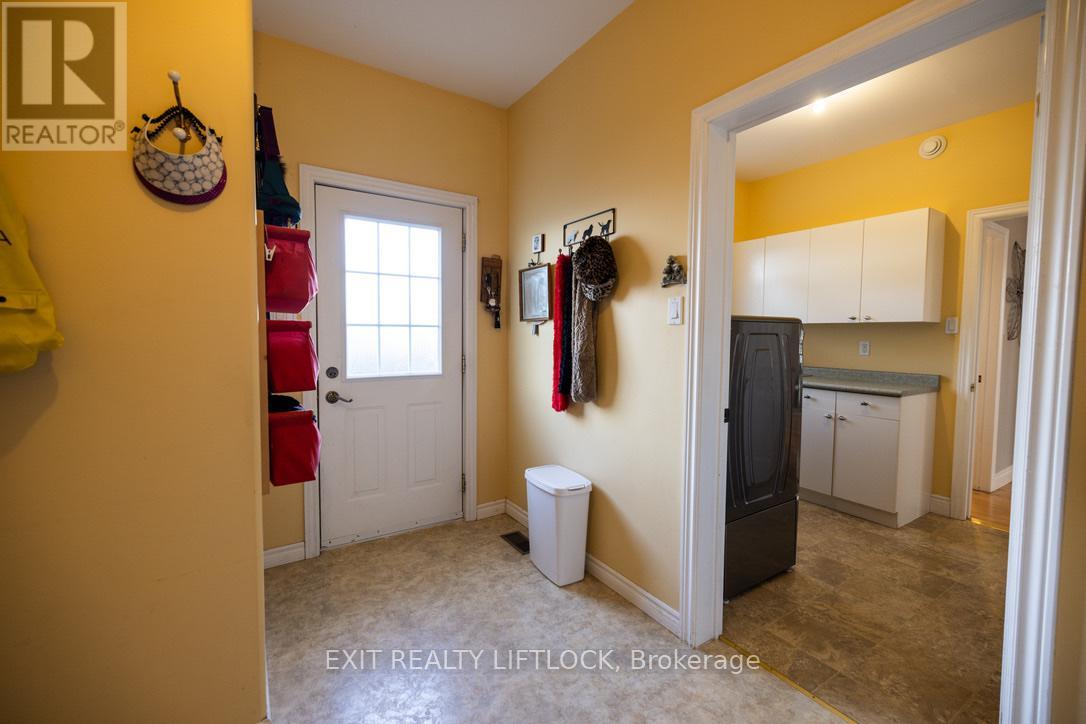 129 Stinson's Bay Road, Kawartha Lakes, Ontario  K0M 1N0 - Photo 36 - X12547026