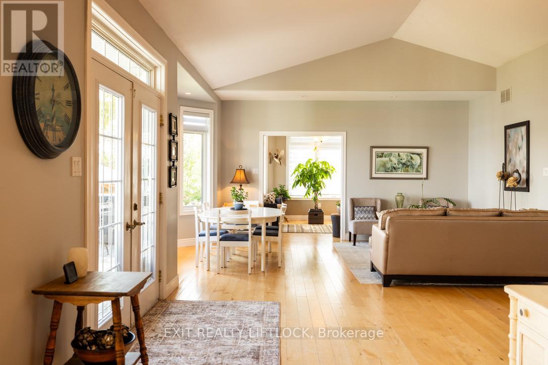 129 Stinson's Bay Road, Kawartha Lakes, Ontario  K0M 1N0 - Photo 8 - X12547026