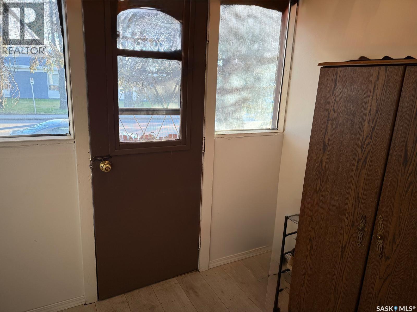 1140 Coteau Street W, Moose Jaw, Saskatchewan  S6H 5G6 - Photo 2 - SK024077