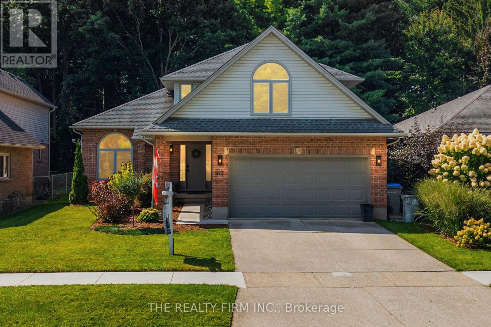 512 Riverview Drive, Strathroy-Caradoc, Ontario  N7G 4B4 - Photo 1 - X12547046