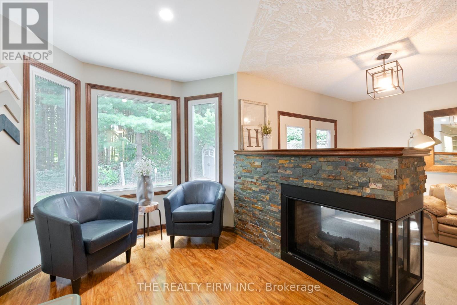 512 Riverview Drive, Strathroy-Caradoc, Ontario  N7G 4B4 - Photo 10 - X12547046