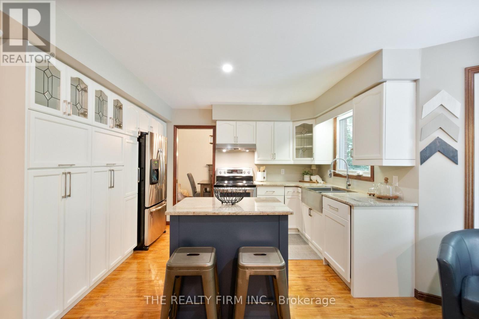 512 Riverview Drive, Strathroy-Caradoc, Ontario  N7G 4B4 - Photo 12 - X12547046