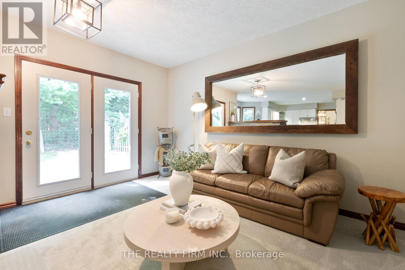 512 Riverview Drive, Strathroy-Caradoc, Ontario  N7G 4B4 - Photo 13 - X12547046