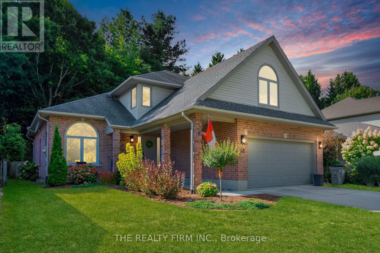 512 Riverview Drive, Strathroy-Caradoc, Ontario  N7G 4B4 - Photo 2 - X12547046