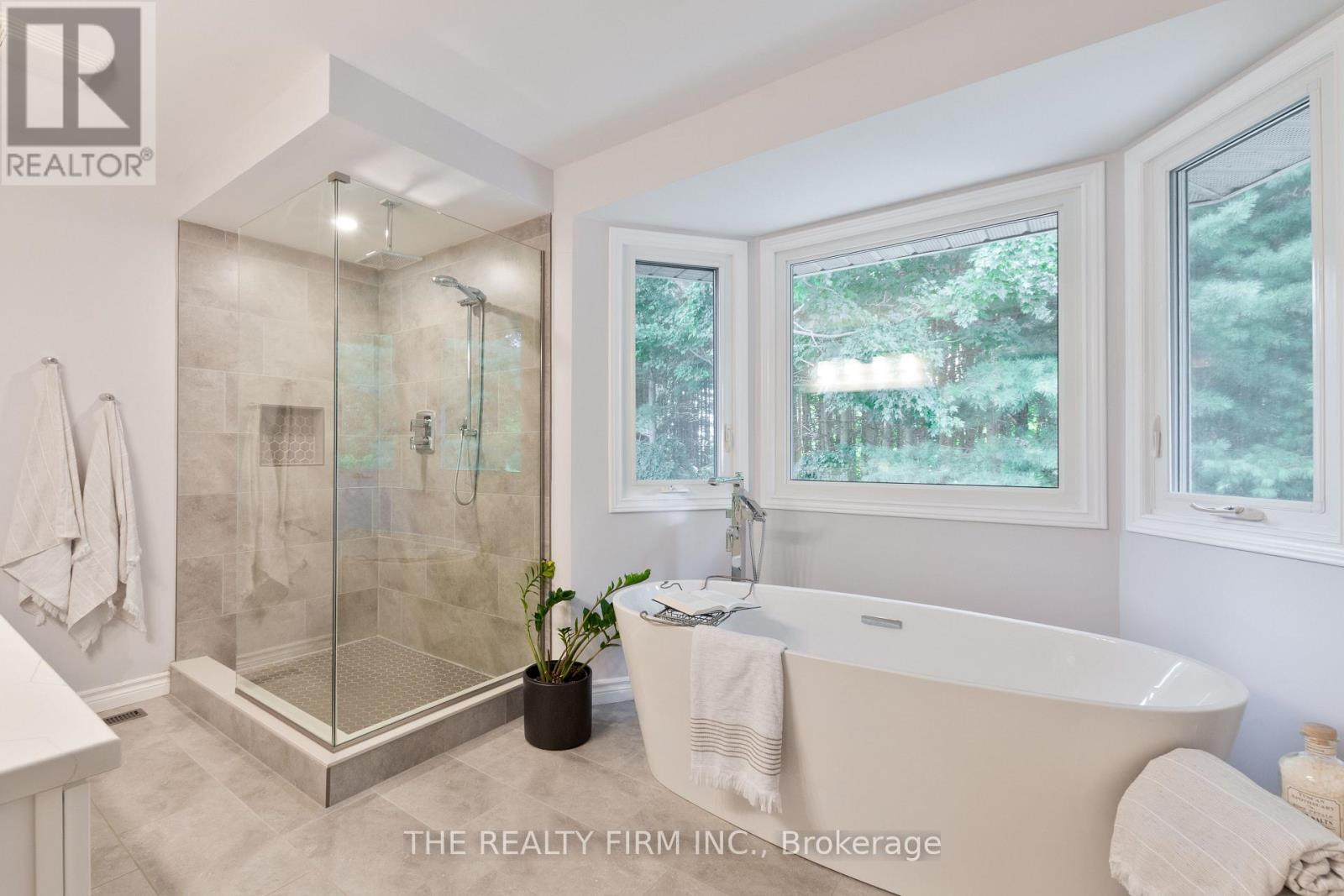 512 Riverview Drive, Strathroy-Caradoc, Ontario  N7G 4B4 - Photo 21 - X12547046