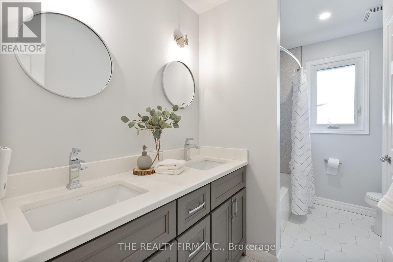 512 Riverview Drive, Strathroy-Caradoc, Ontario  N7G 4B4 - Photo 23 - X12547046