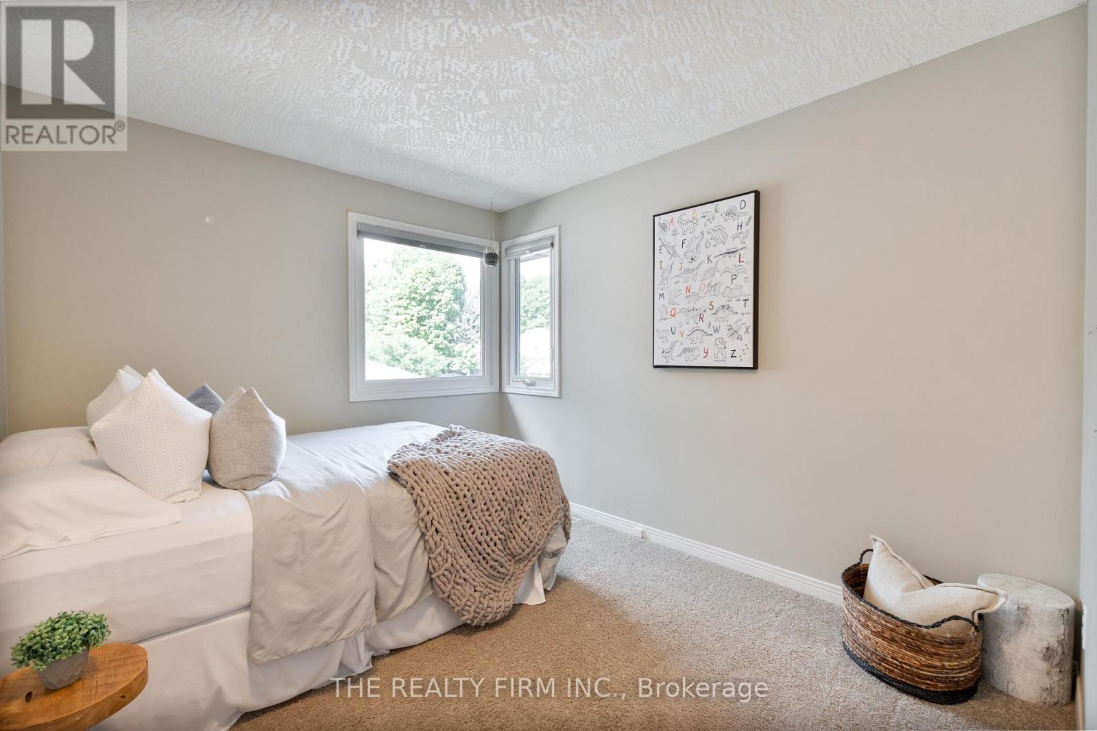 512 Riverview Drive, Strathroy-Caradoc, Ontario  N7G 4B4 - Photo 24 - X12547046