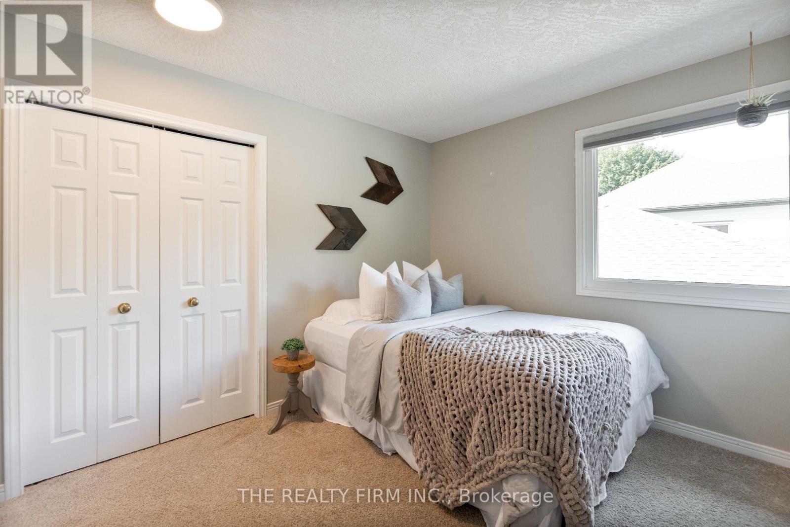 512 Riverview Drive, Strathroy-Caradoc, Ontario  N7G 4B4 - Photo 25 - X12547046