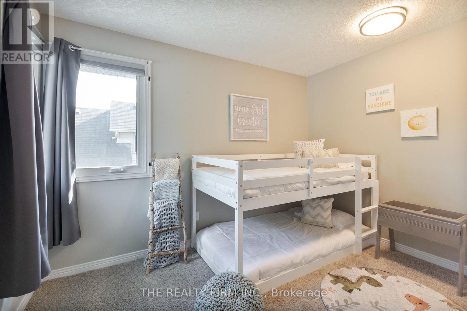 512 Riverview Drive, Strathroy-Caradoc, Ontario  N7G 4B4 - Photo 26 - X12547046