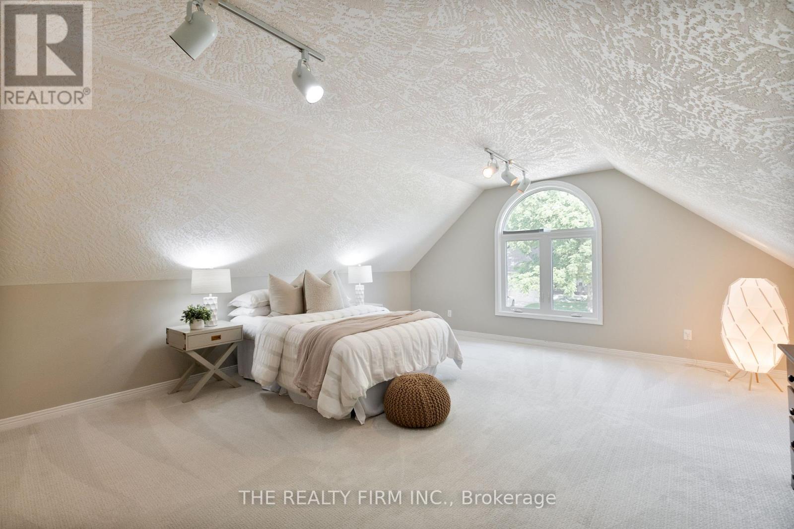 512 Riverview Drive, Strathroy-Caradoc, Ontario  N7G 4B4 - Photo 28 - X12547046