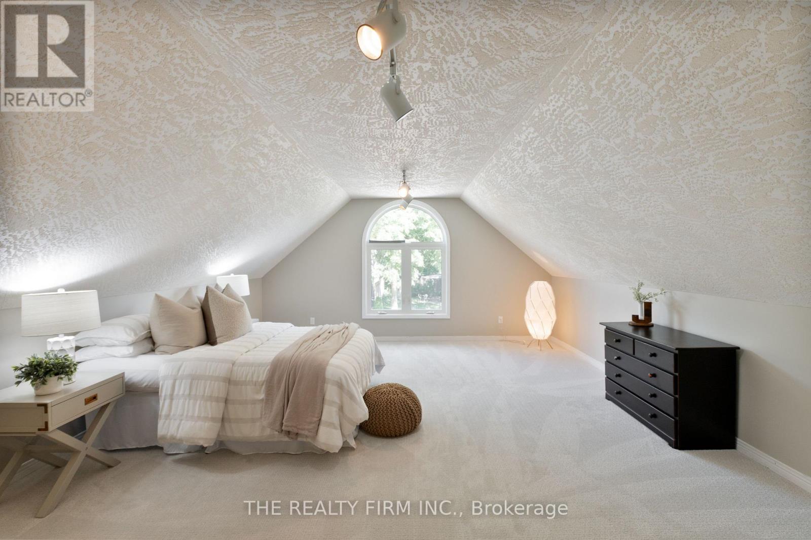 512 Riverview Drive, Strathroy-Caradoc, Ontario  N7G 4B4 - Photo 29 - X12547046