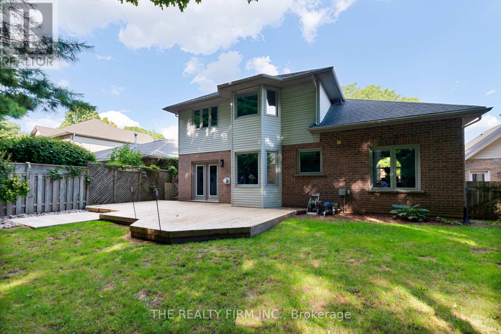 512 Riverview Drive, Strathroy-Caradoc, Ontario  N7G 4B4 - Photo 38 - X12547046