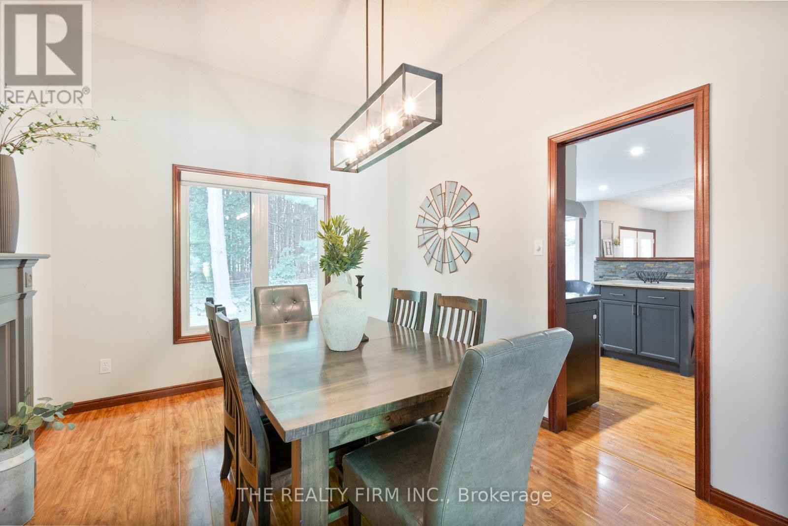 512 Riverview Drive, Strathroy-Caradoc, Ontario  N7G 4B4 - Photo 6 - X12547046