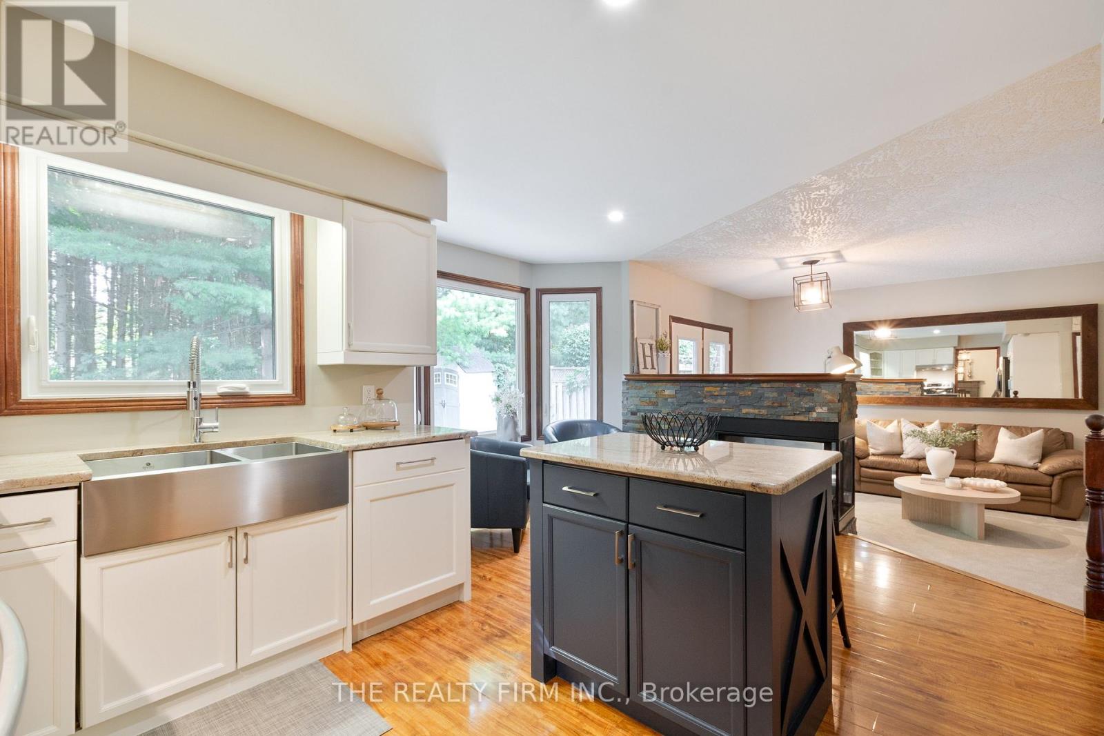 512 Riverview Drive, Strathroy-Caradoc, Ontario  N7G 4B4 - Photo 8 - X12547046