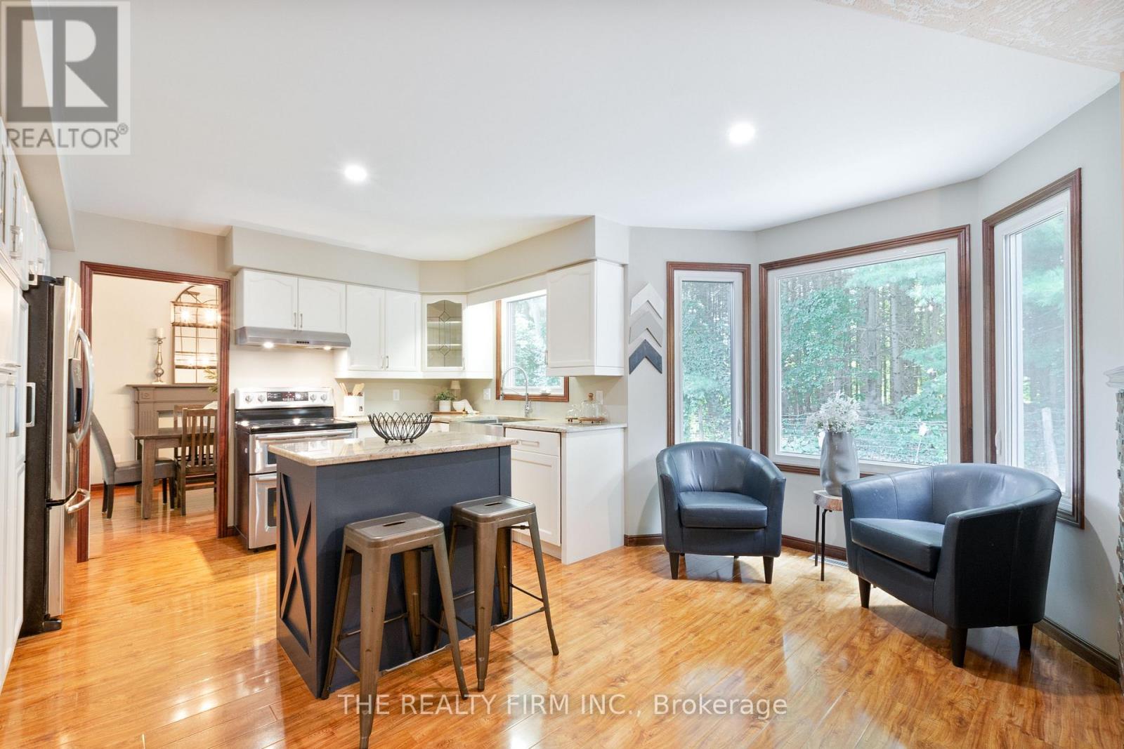 512 Riverview Drive, Strathroy-Caradoc, Ontario  N7G 4B4 - Photo 9 - X12547046