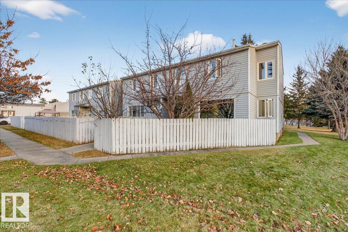 33 AMBERLY CO NW, Edmonton, Alberta