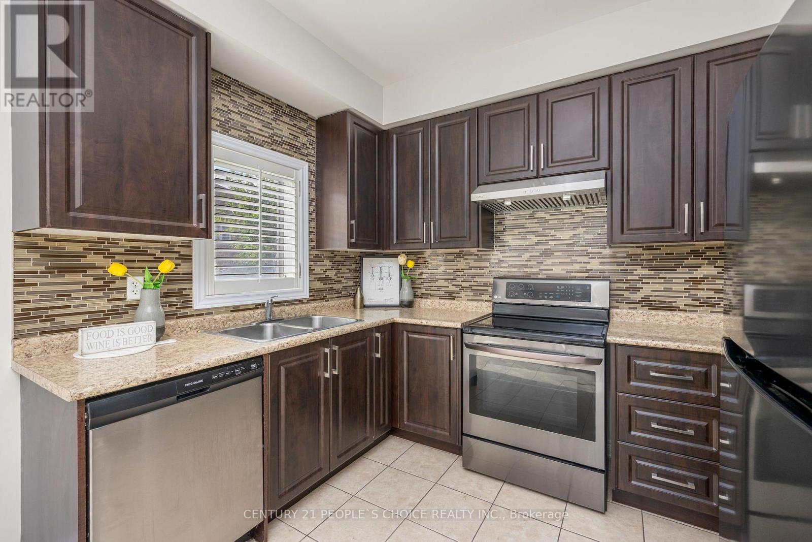 Upper - 32 Frenchpark Circle, Brampton, Ontario  L6X 0Y6 - Photo 11 - W12546838