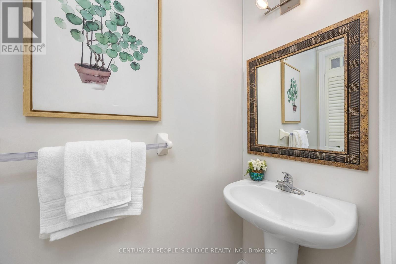 Upper - 32 Frenchpark Circle, Brampton, Ontario  L6X 0Y6 - Photo 5 - W12546838