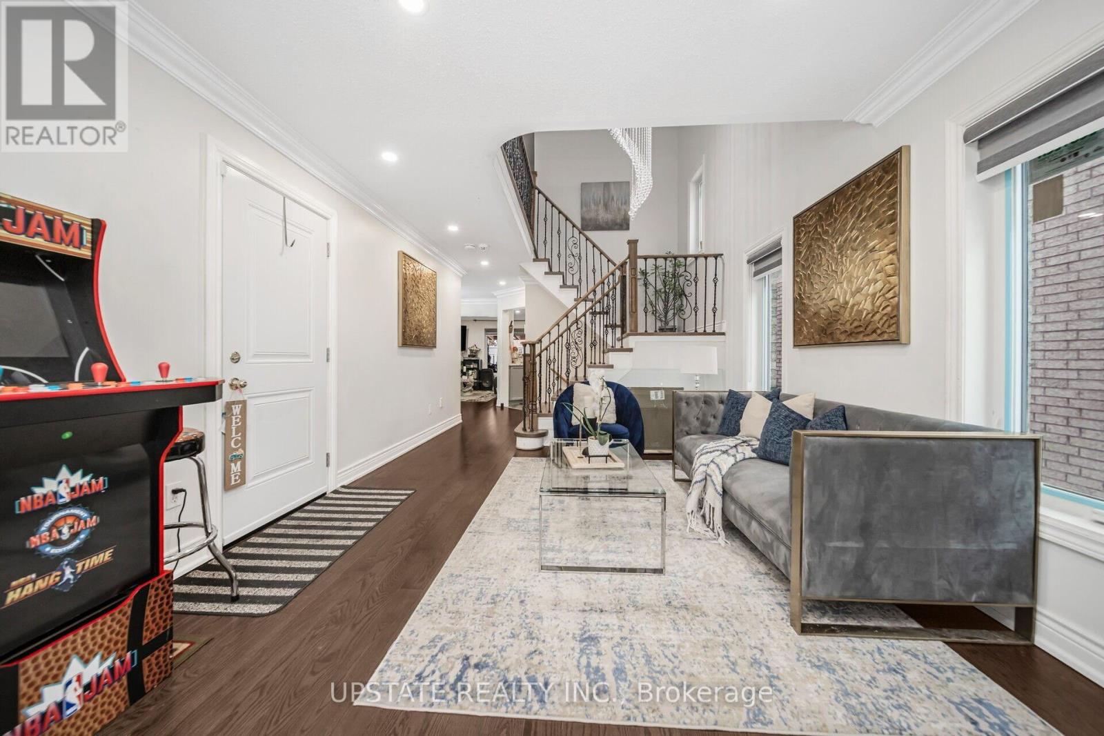 12 Bramfield Street, Brampton, Ontario  L7A 2W3 - Photo 3 - W12546850