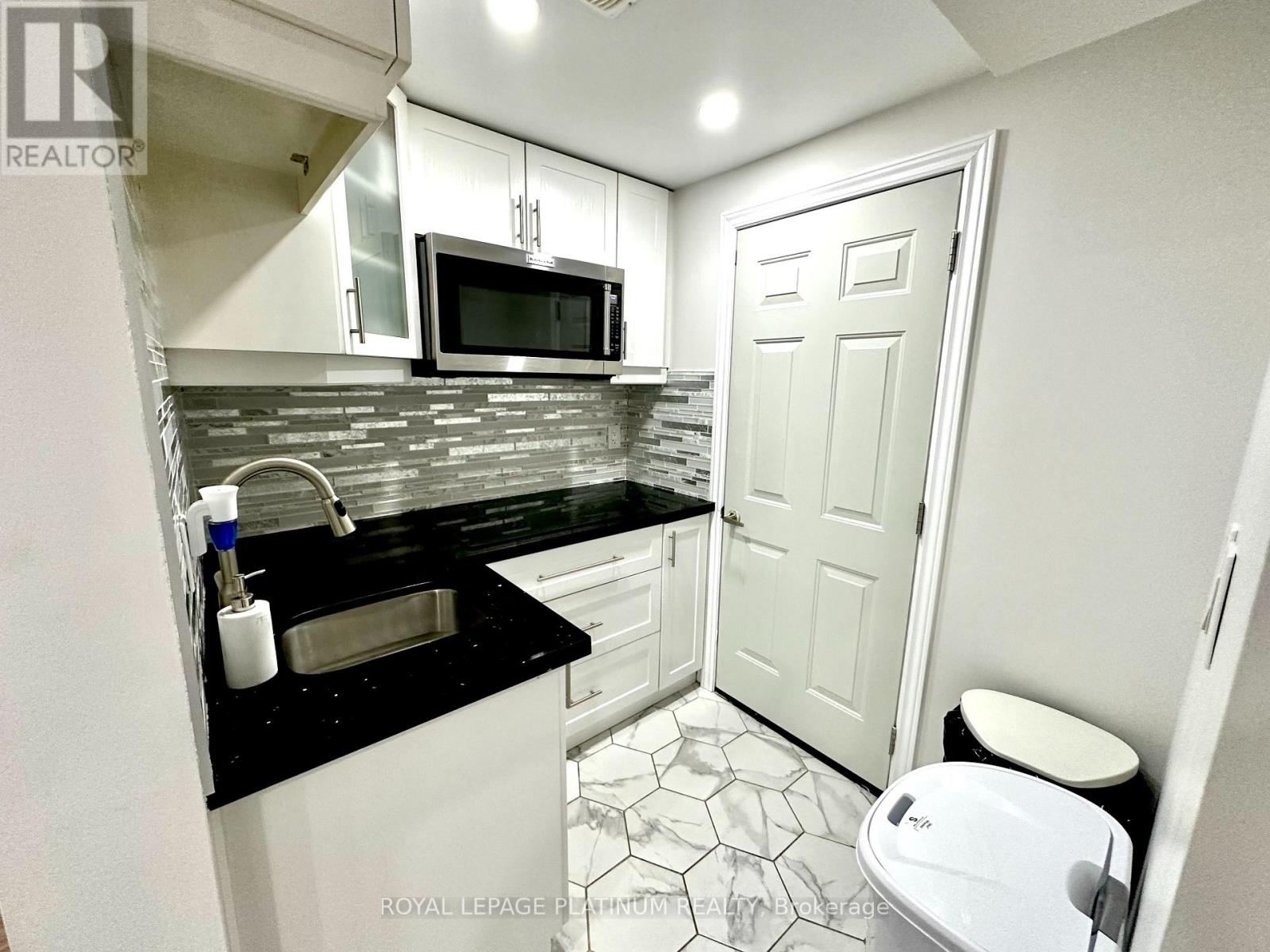 68 Fallmeadow Circle, Brampton, Ontario  L6Y 0Y7 - Photo 11 - W12546868