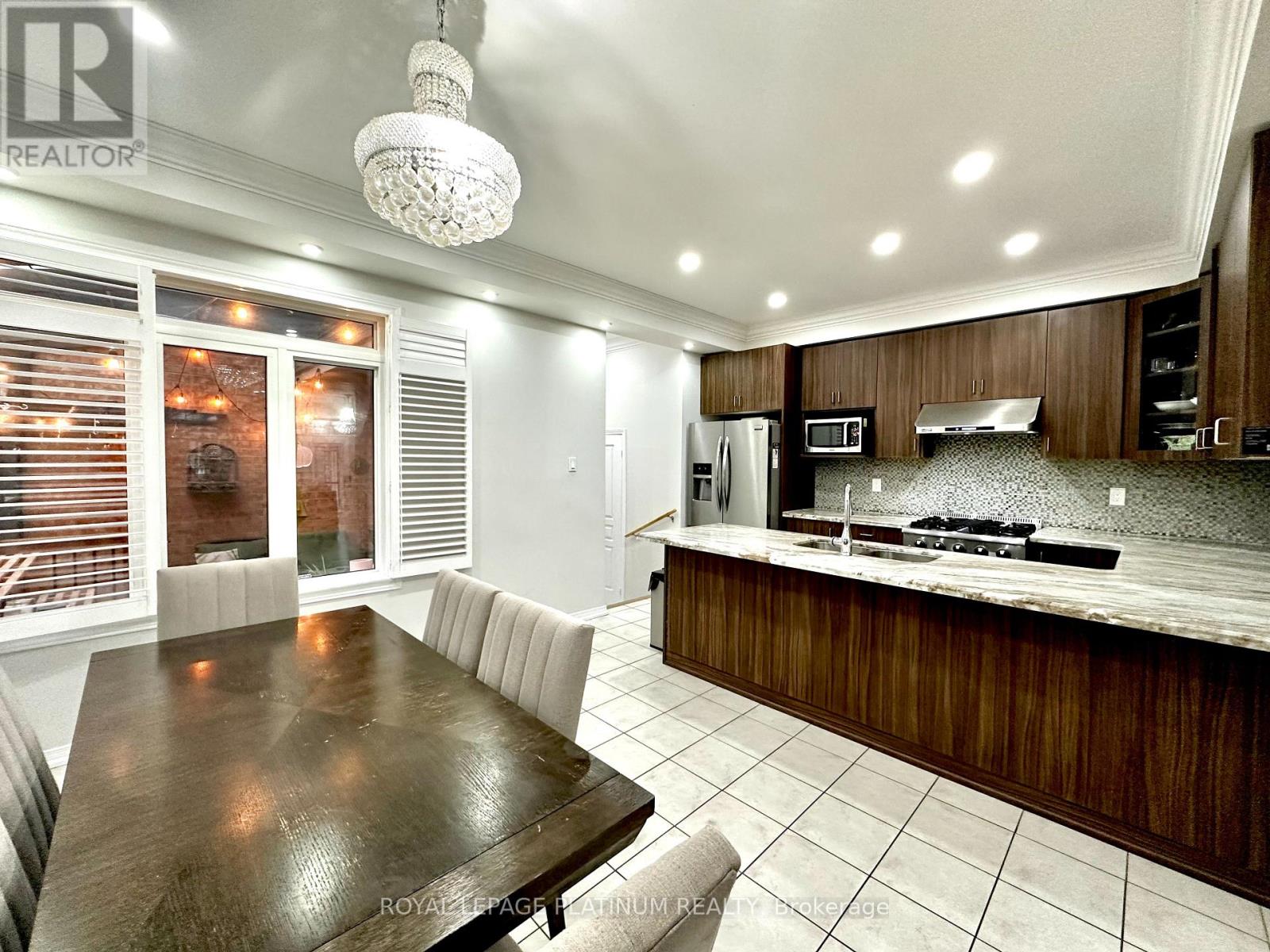 68 Fallmeadow Circle, Brampton, Ontario  L6Y 0Y7 - Photo 17 - W12546868