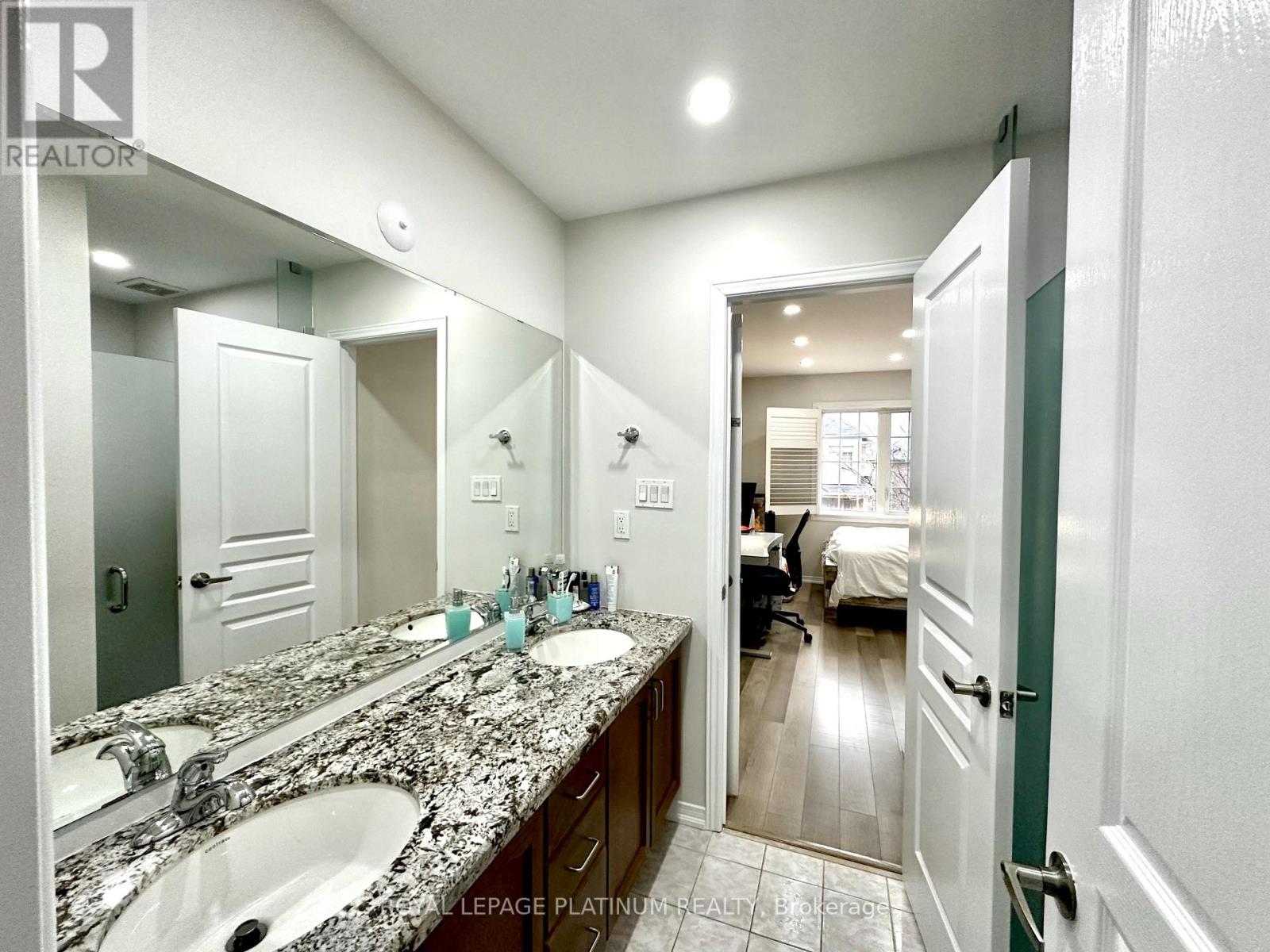 68 Fallmeadow Circle, Brampton, Ontario  L6Y 0Y7 - Photo 9 - W12546868