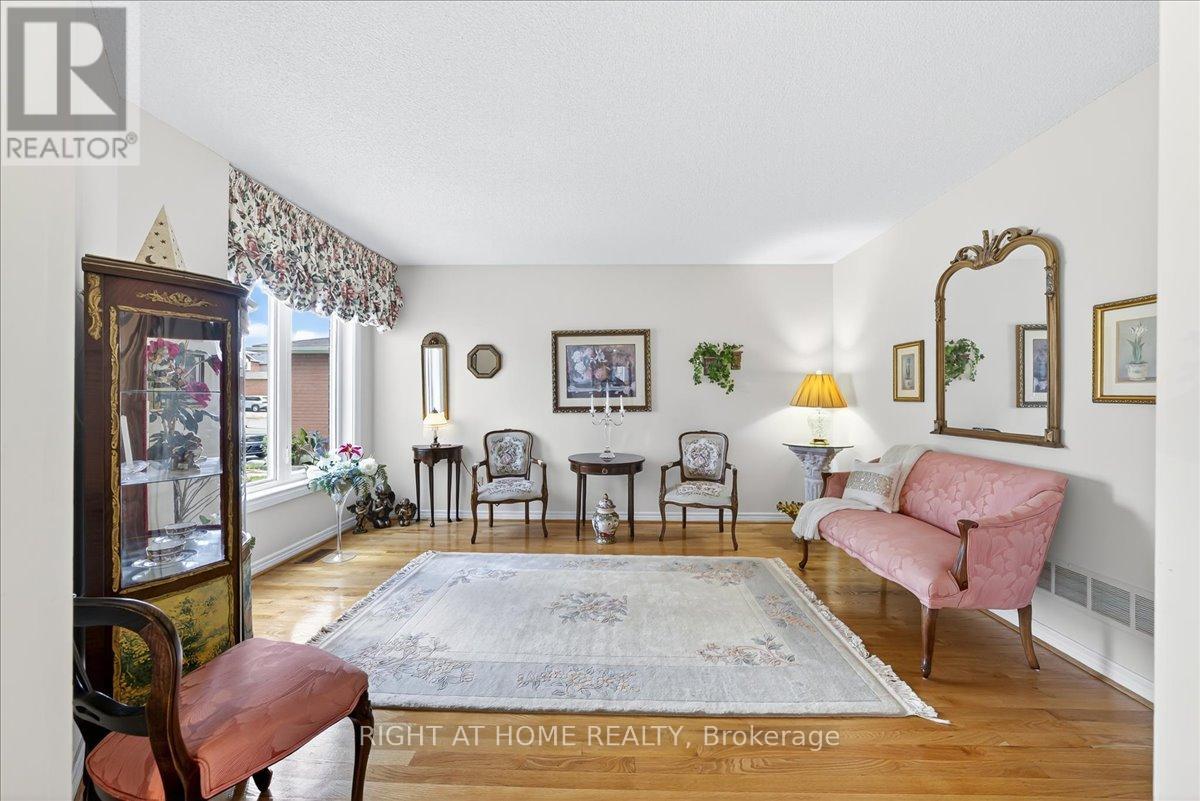 956 Winterton Way, Mississauga, Ontario  L5V 1M6 - Photo 11 - W12546882